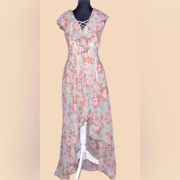 City Triangles romantic feminine pretty light sheer flowing floral shell - Picture 1 of 7